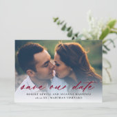 Elegantes Burgundy Red Text Foto Hochzeit Save The Date (Stehend Vorderseite)