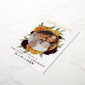 Elegantes Burgundy Red Watercolor "MARIGOLD" Foto Folieneinladung (Gedreht)