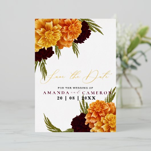 Elegantes Burgundy Red Watercolor "MARIGOLD" Foto Folieneinladung (Stehend vorne)