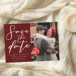 Elegantes Burgundy Script Couple Foto Save The Date