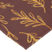 Elegantes Burgundy- und Gold Floral Sprig Tischtuc Tischdecke (Schrägansicht)