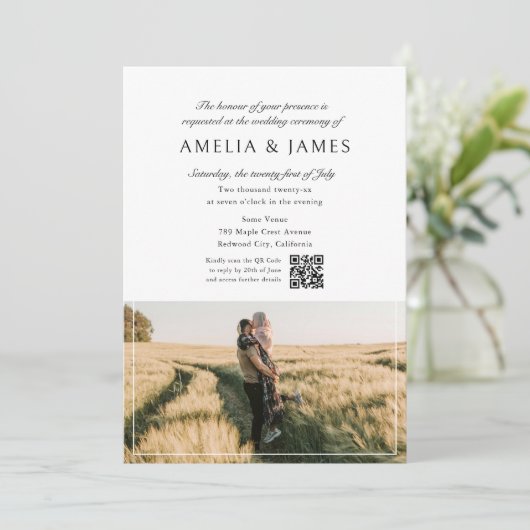 Elegantes Calligrafy Foto QR Code Hochzeit Einladung (Stehend Vorderseite)