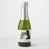 Elegantes Calligrafy Foto Wedding Mini Schaumweinetikett (Vorderseite)