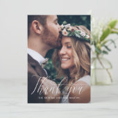 Elegantes Calligrafy Wedding Foto Danke Karte (Stehend Vorderseite)