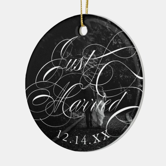 Elegantes Calligraphy Just Married Wedding Foto Keramik Ornament (Links)