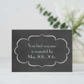 Elegantes Chalkboard feierliche Hochzeit RSVP Karte (Stehend Vorderseite)