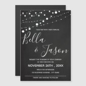 Elegantes Chalkboard mit String Lights Wedding Magneteinladung (Vorne/Hinten)