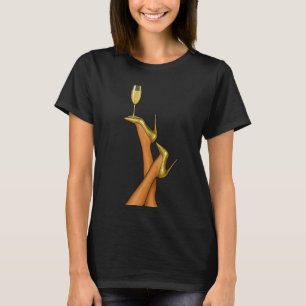 Elegantes Champagnerglas und Shoe Illustration T-Shirt