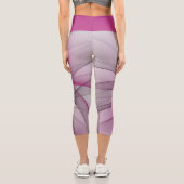 Elegantes Chaos Modernes Abstraktes Rosa Fraktal K Capri Leggings (Rückseite)