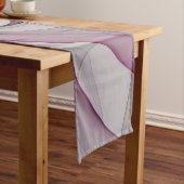 Elegantes Chaos Modernes Abstraktes Rosa Fraktal K Kurzer Tischläufer (Beispiel)