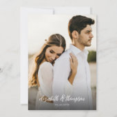 Elegantes Chic Script-Foto Hochzeit speichern Sie  Einladung (Rückseite)