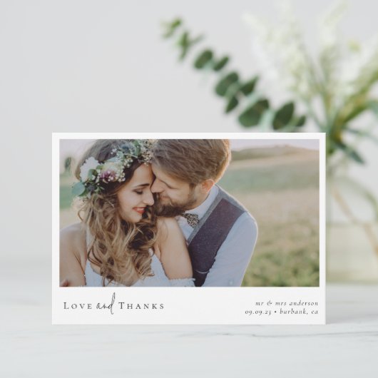 Elegantes Chic Script Wedding Foto Dankeskarte (Stehend Vorderseite)