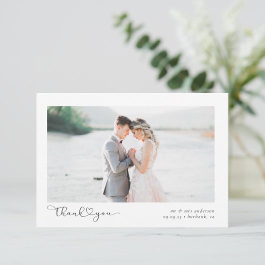 Elegantes Chic Script Wedding Foto Dankeskarte (Stehend Vorderseite)