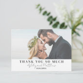 Elegantes Chic Simple Script Wedding Foto Dankeskarte (Stehend Vorderseite)
