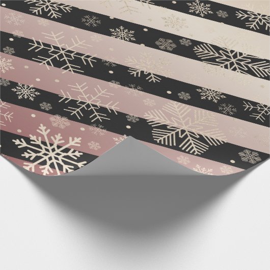 Elegantes Copper Black Christmas Snowflake Muster Geschenkpapier (Ecke)
