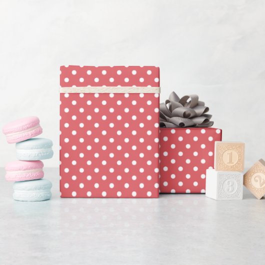 Elegantes Coral Pink Red Polka Dots Muster Geschenkpapier (Babyparty)