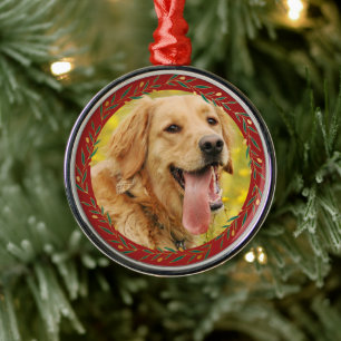 Elegantes Crimson Gold Wreath Dog Foto Ornament Aus Metall