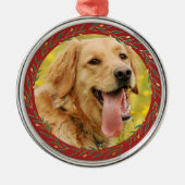 Elegantes Crimson Gold Wreath Dog Foto Ornament Aus Metall (Vorne)