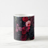 Elegantes dunkles Blumenarrangement mit Rose Kaffeetasse (Mittel)