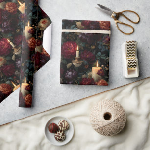 Elegantes dunkles Blumenmuster mit Kerzen Geschenkpapier