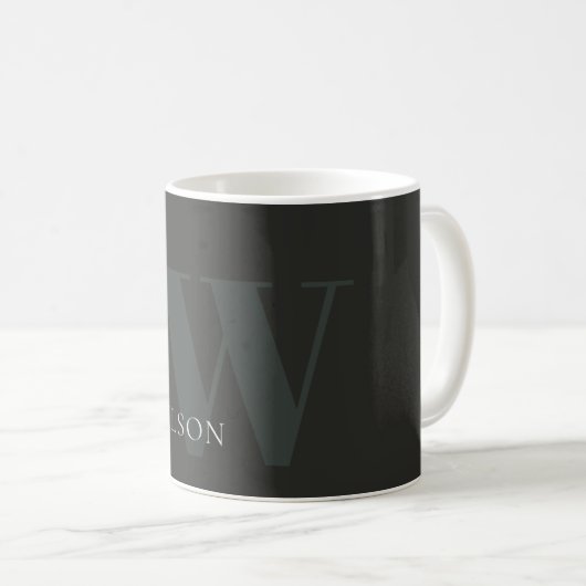 Elegantes dunkles dunkelgrünes Schwarz-Monogramm Kaffeetasse (VorderseiteRechts)