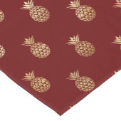 Elegantes, dunkles Rot- und Gold Ananas-Muster Kurzer Tischläufer (Ecke)