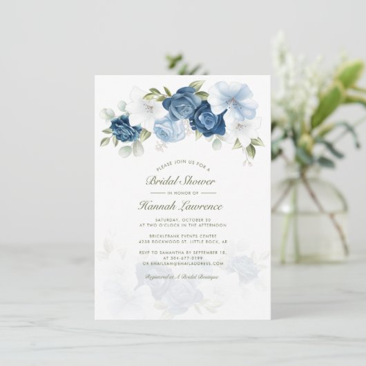Elegantes Dusty Blue Botanical Floral Brautparty Einladung (Stehend Vorderseite)