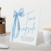 Elegantes Dusty Blue Bow Time Capsule Game Sign Sockelschild (In SItu)