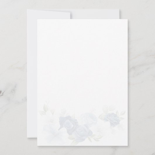 Elegantes Dusty Blue Floral Brautparty Einladung (Rückseite)