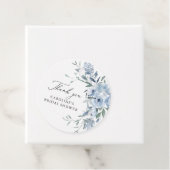 Elegantes Dusty Blue Floral Brautparty Geschenkanhänger (Beispiel)