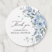 Elegantes Dusty Blue Floral Brautparty Geschenkanhänger (Vorderseite)