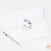 Elegantes Dusty Blue Floral Brautparty Runder Aufkleber (Umschlag)