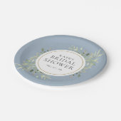 Elegantes Dusty Blue Gold Greenery Brautparty Pappteller (Schrägansicht)
