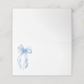 Elegantes Dusty Blue Hand Drawn Bow Brautparty Platzkarte (Außenseite Aufgefaltet)