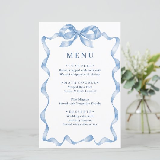 Elegantes Dusty Blue Hand Drawn Bow Wedding Menu (Stehend Vorderseite)