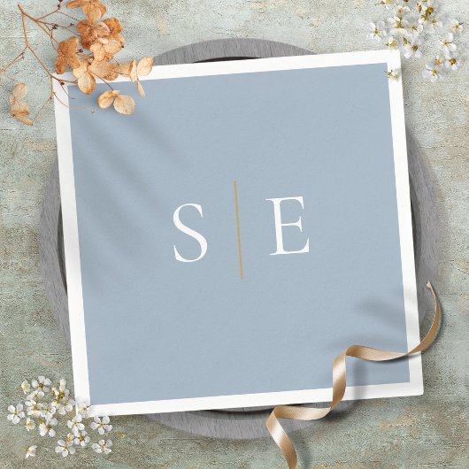 Elegantes Dusty Blue und Gold Monogram Minimalisti Serviette