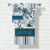 Elegantes Dusty Blue White Floral Stripe Monogramm Badhandtuch Set