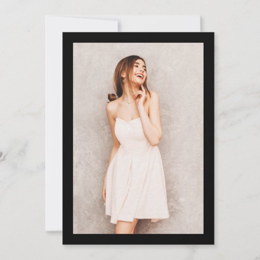 Elegantes, einfaches, modernes Schwarz-weißes Foto Einladung (Rückseite)