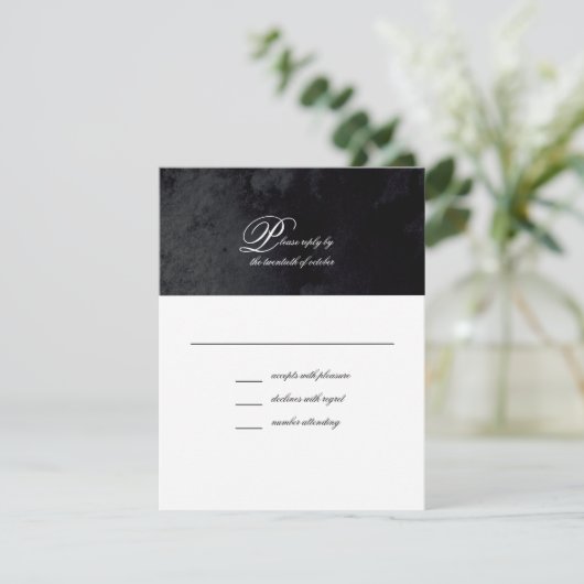 Elegantes einfaches Script Black Goth Wedding RSVP Karte (Stehend Vorderseite)