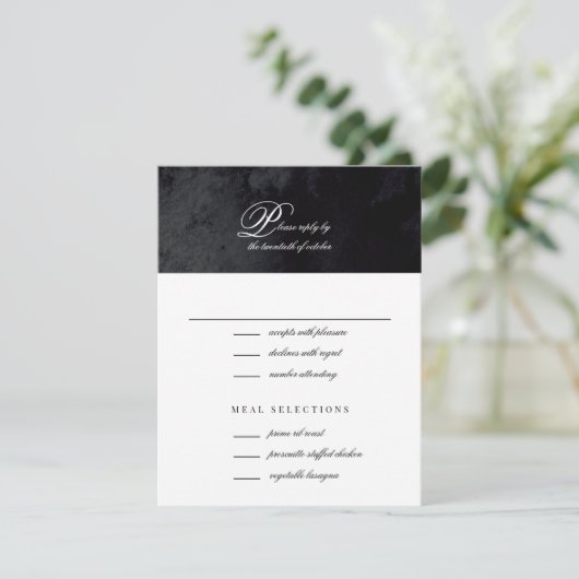 Elegantes einfaches Script Black Goth Wedding RSVP Karte (Stehend Vorderseite)