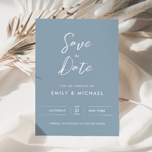 Elegantes einfaches Skript Staubblau Hochzeit Save The Date