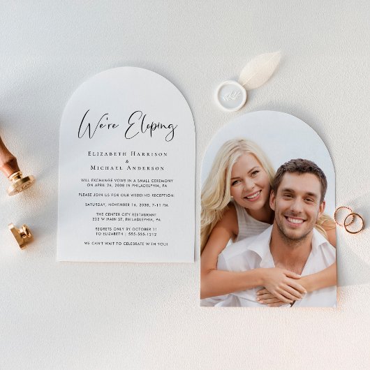 Elegantes Elopement Arch Foto Hochzeitsempfang Einladung