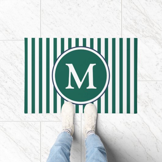 Elegantes Emerald Green Stripes Monogramm Fußmatte (Indoor)
