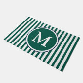 Elegantes Emerald Green Stripes Monogramm Fußmatte (Schrägansicht)