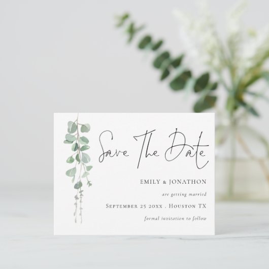 Elegantes Eucalyptus QR-Code-Skript Save the Date Postkarte (Stehend Vorderseite)