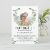 Elegantes Eukalyptus-Foto Feier des Lebens Einladung (Stehend Vorderseite)