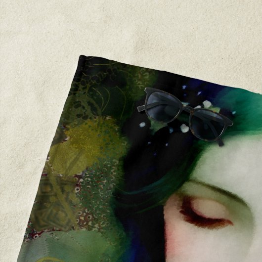 Elegantes Fantasy Frauenportrait in Grün und Blau Strandtuch (Beispiel)