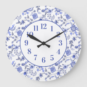 Elegantes, feminin-vintage, staubblaues Blumenmust Große Wanduhr