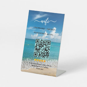Elegantes Ferienhaus mit WLAN-Schild zur Vermietun Sockelschild