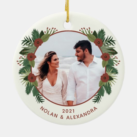 Elegantes Floral 2 Foto Verheiratet Erster Weihnac Keramik Ornament (Hinten)